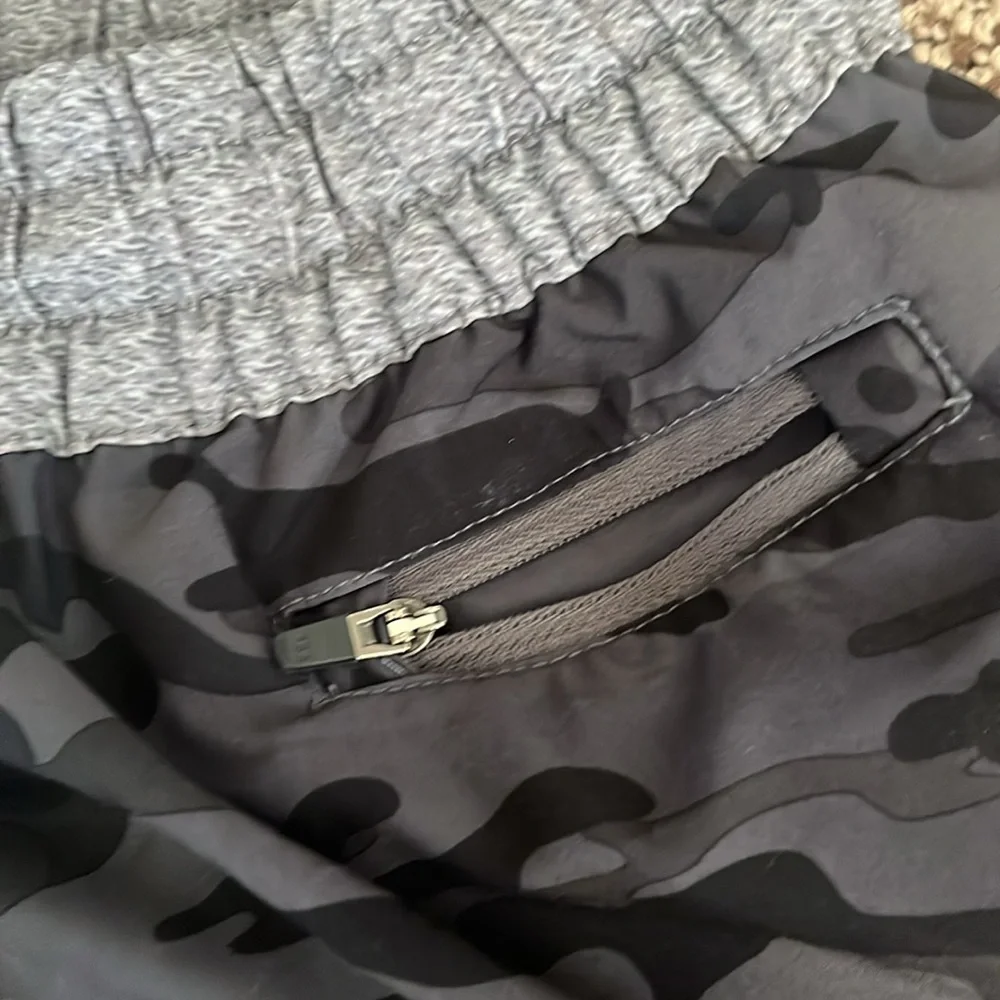 Vuori workout shorts - Picture 4 of 6